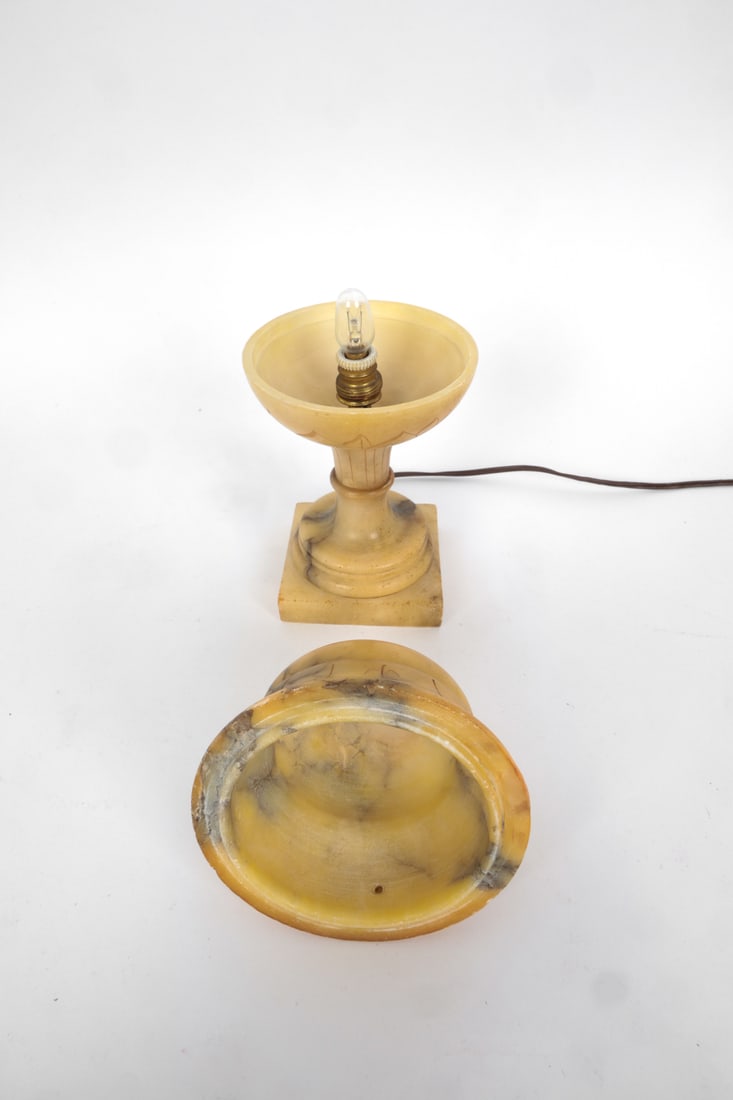NEOCLASSICAL STYLE ALABASTER TABLE LAMP - 9
