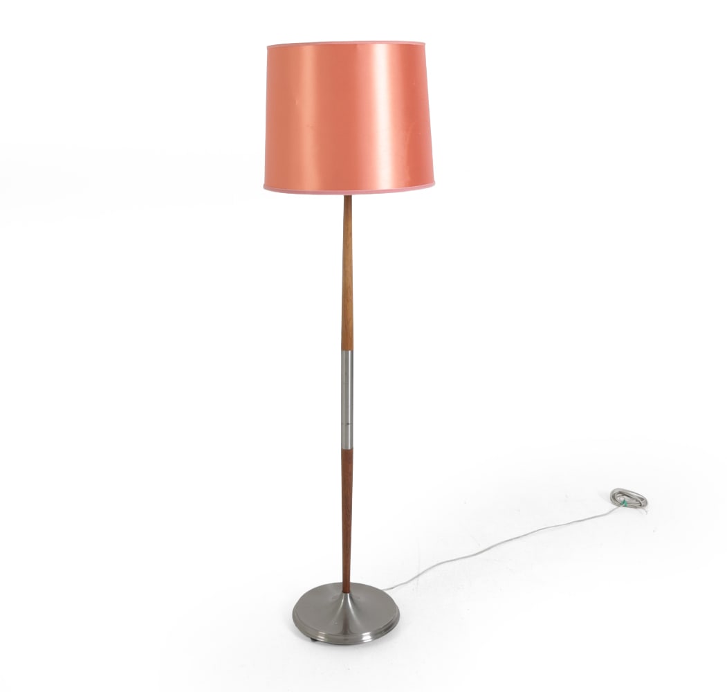 ATTR. ES HORN DANISH ROSEWOOD FLOOR LAMP 1960S: Metal base and center detail with rosewood accents. Features pink shade. Apparently unmarked. Denmark, circa 1960s. Dimensions: H 57" x Dia 15.5" Condition: Wear consistent with age and use. Untested.