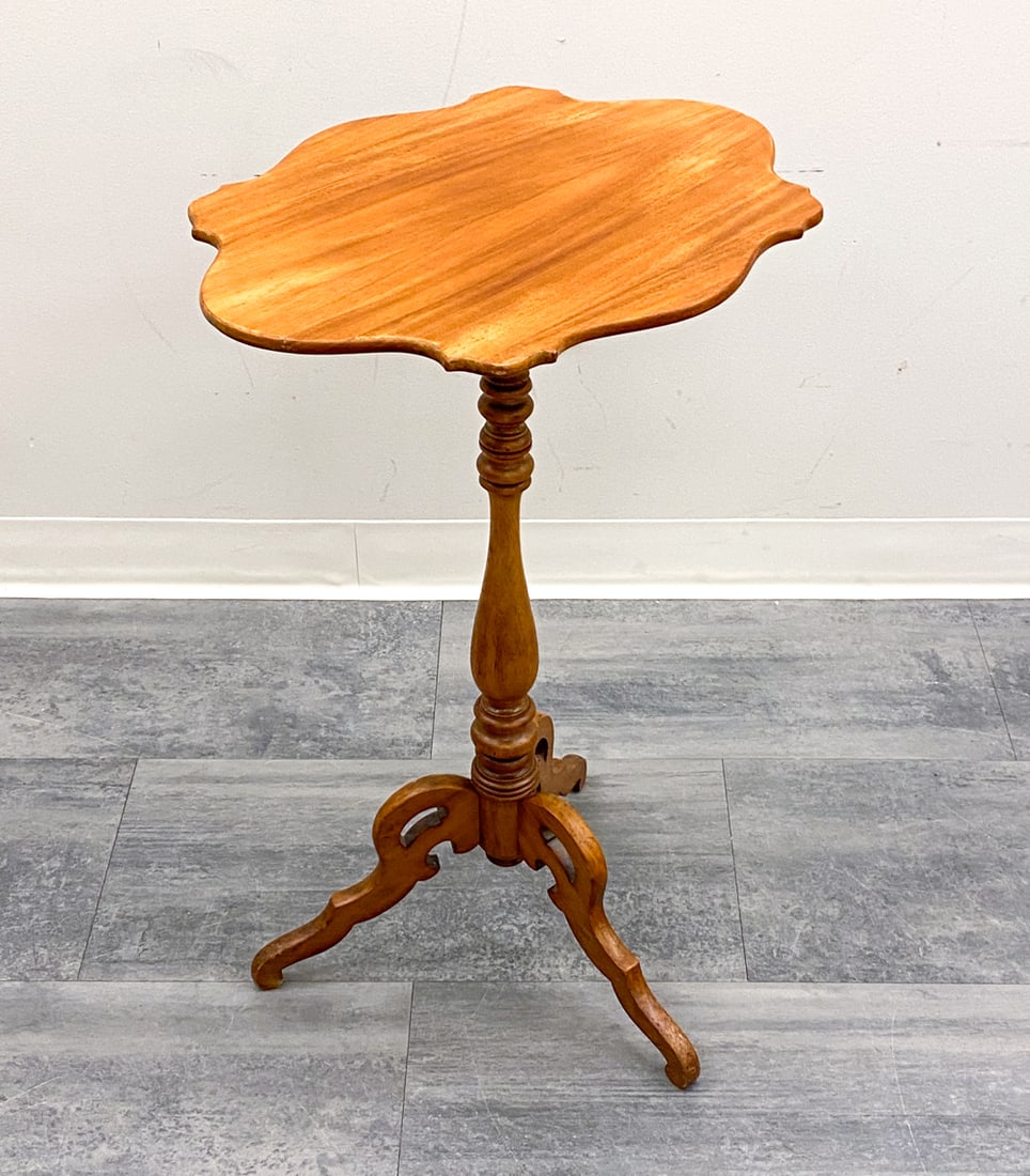 BIEDERMEIER STYLE SWEDISH WALNUT SIDE TABLE (1 of 13)