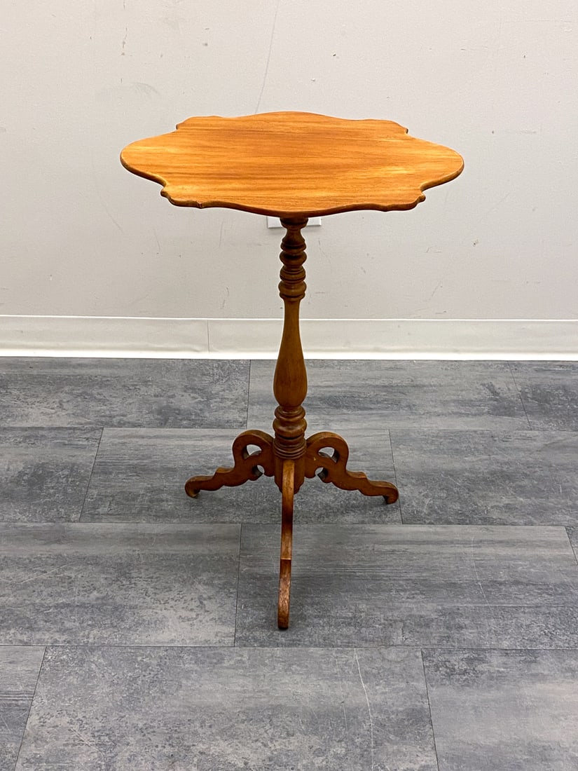 BIEDERMEIER STYLE SWEDISH WALNUT SIDE TABLE - 4