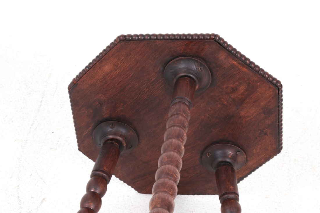 DUTCH BOBBIN TURNED OAK SIDE TABLE - 16