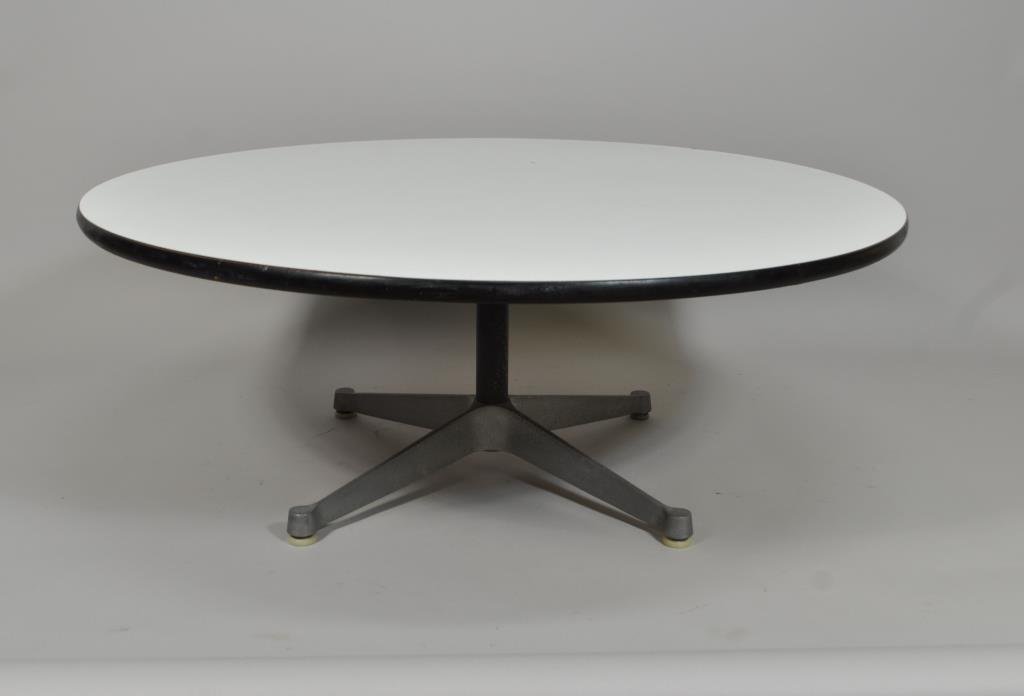 CHARLES EAMES FOR HERMAN MILLER COFFEE TABLE: H 16" X D 41" Condition: God, 1.5" blemish on edge banding.