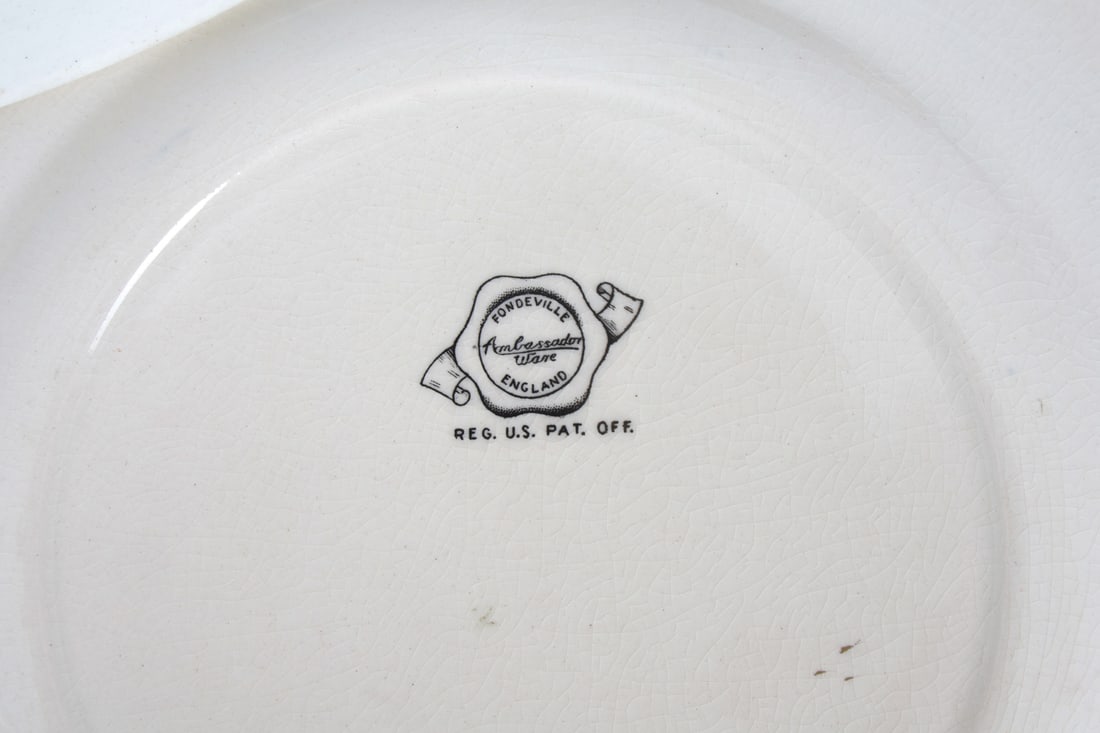 DECORATIVE PORCELAIN GROUPING - 19