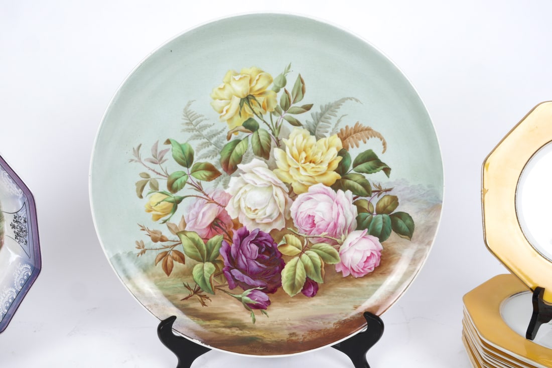 DECORATIVE PORCELAIN GROUPING - 5