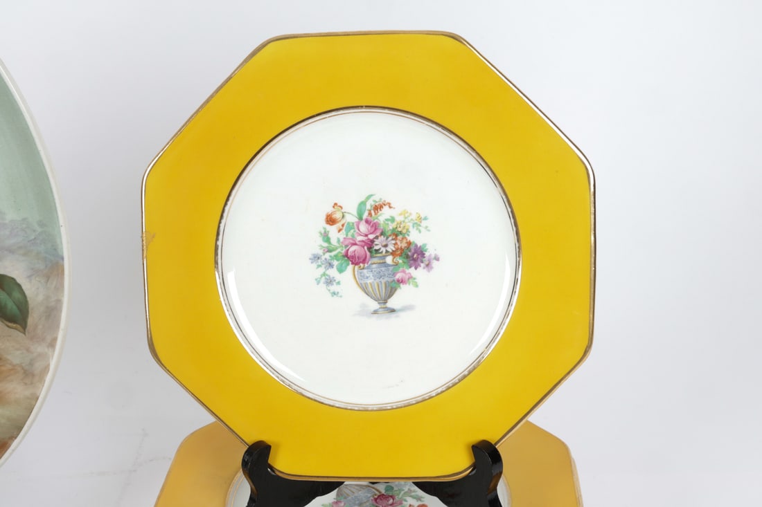 DECORATIVE PORCELAIN GROUPING - 8