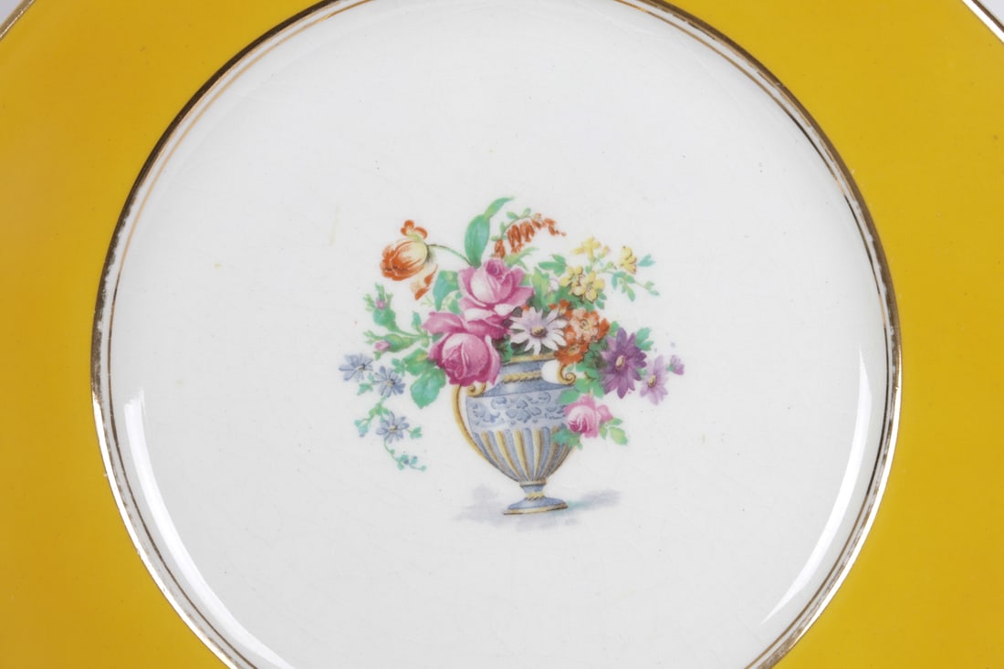 DECORATIVE PORCELAIN GROUPING - 9