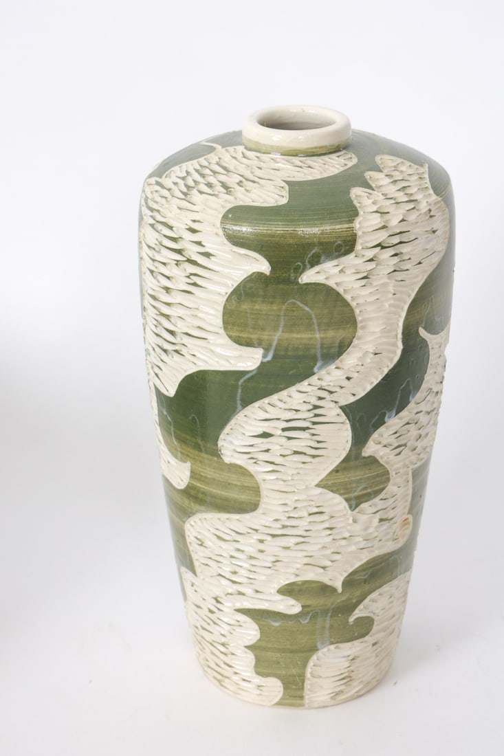 DECORATIVE PORCELAIN GROUPING - 5