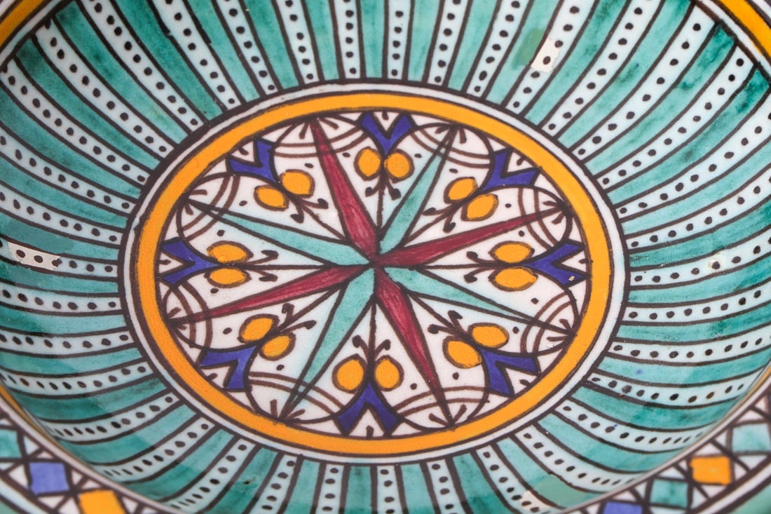 DECORATIVE PORCELAIN GROUPING - 8