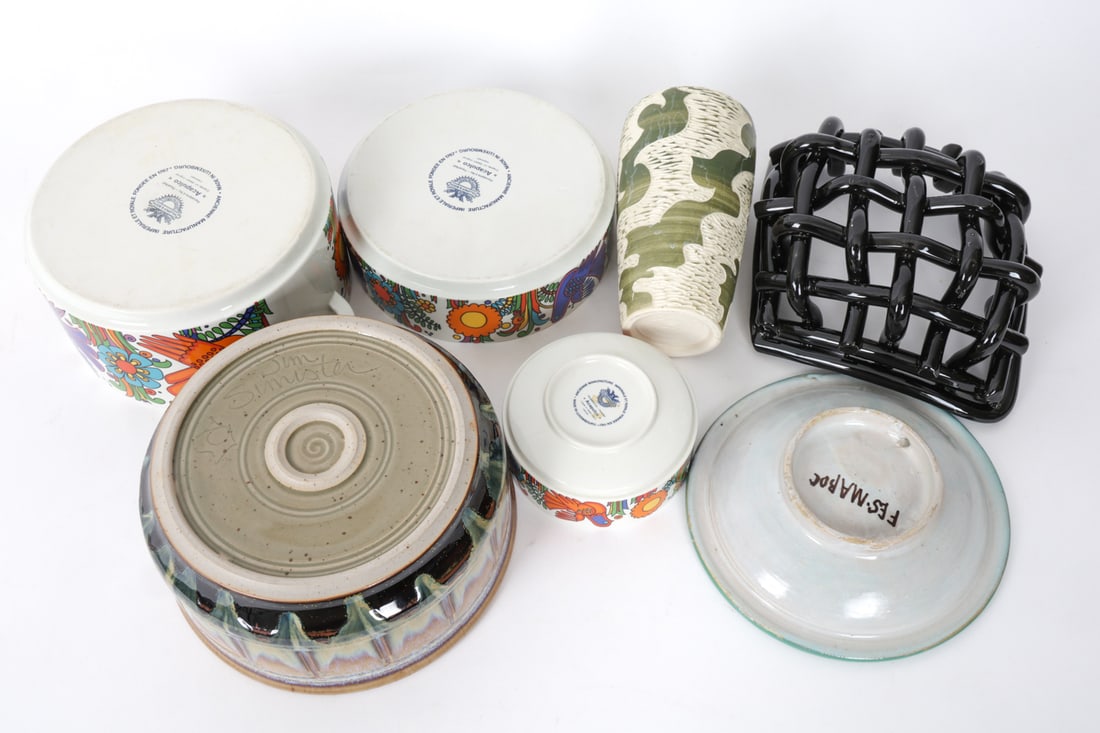 DECORATIVE PORCELAIN GROUPING - 9