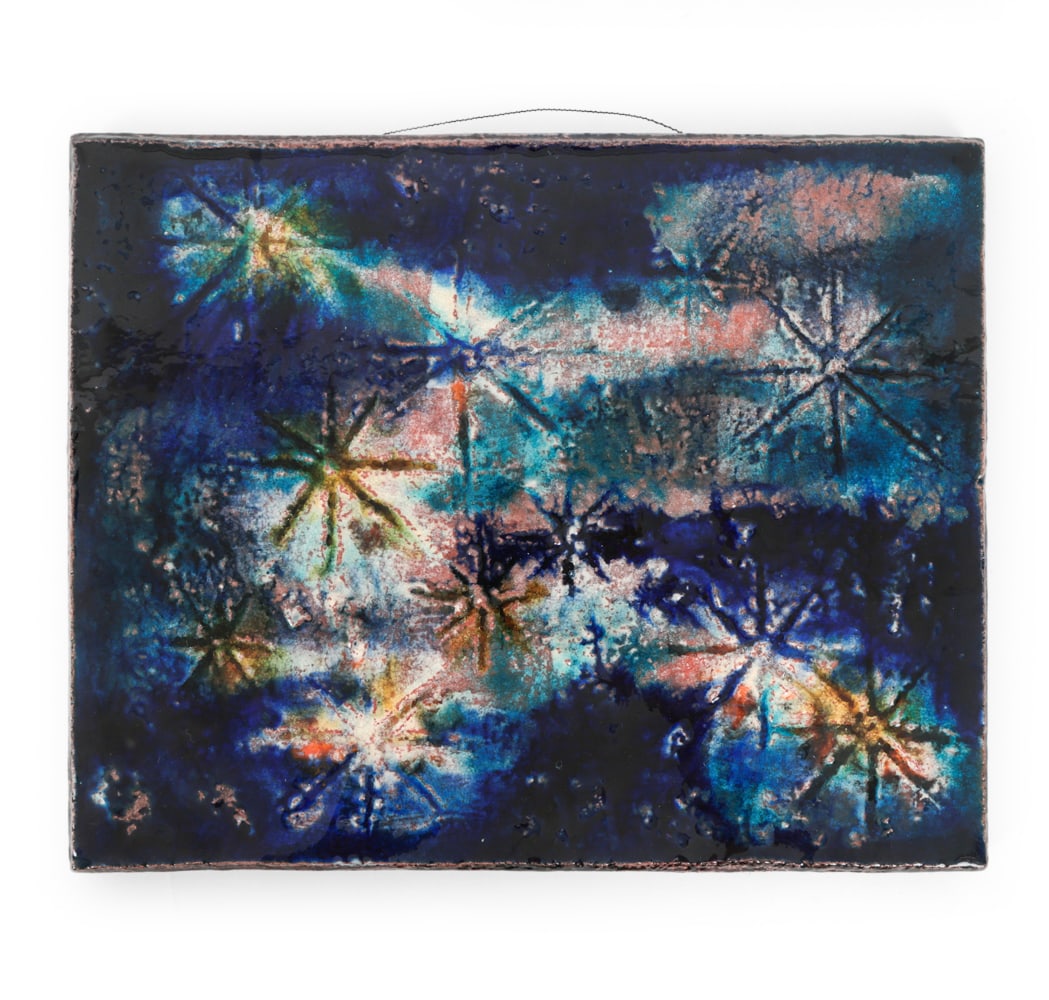 MID-CENTURY ABSTRACT CERAMIC WALL PLAQUE: Glazed ceramic wall plaque. Dimensions: H 11" x W 13.5" x D 1" Condition: Wear consistent with age and use. Minor scuffs.