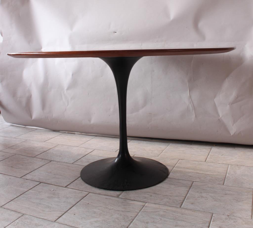 EERO SAARINEN FOR KNOLL TULIP DINING TABLE: Round top with beveled edge and oak veneer over a black coated metal base Dimension: H 28" X Dia: 48" Condition: good, one area of wear to top