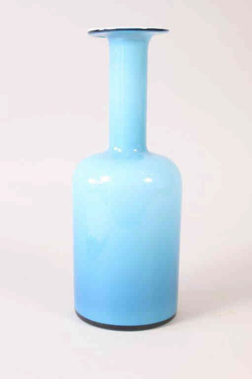 GUL VASE OTTO BRAUER: for Kastrup-Holmegaard. Denmark, C 1960. Marked. Condition: Excellent. Dimension: H 10" X D 3.75"