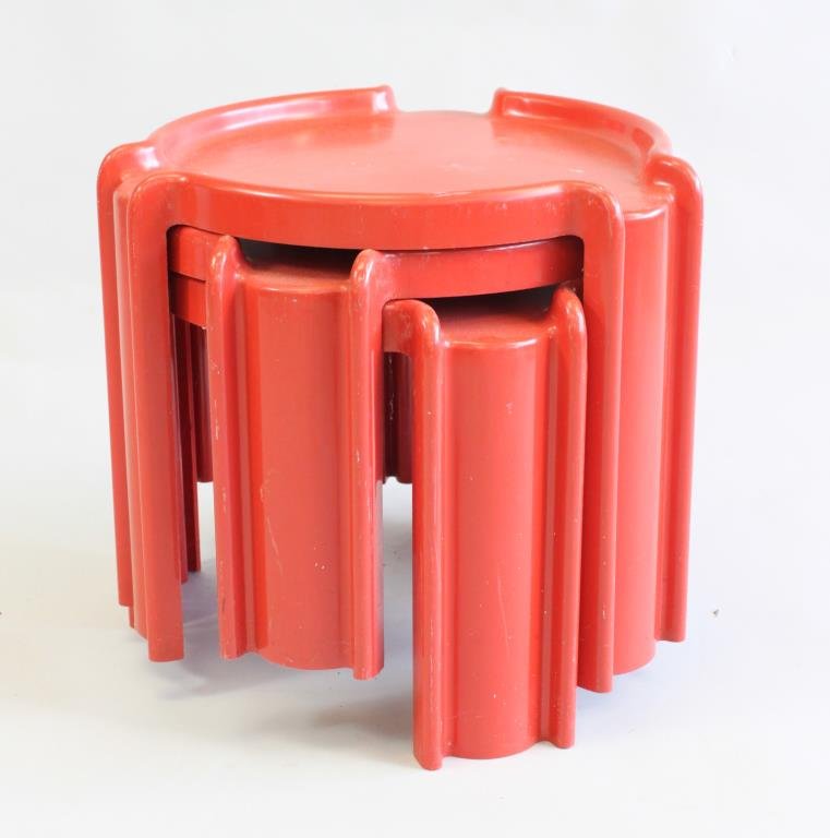 KARTELL RED STACKING TABLES: Set of 3. Dimension: Heights: 16" 14.5" 13" Diameter: 18" Condition: Good, no cracks.
