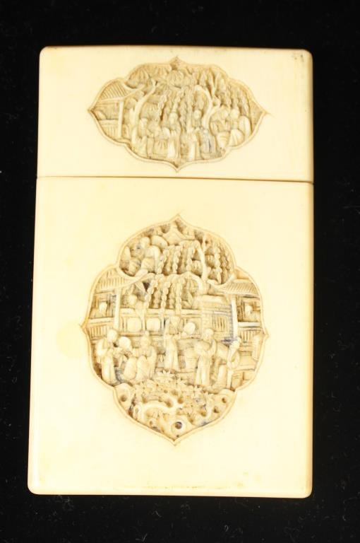 CHINESE CARVED IVORY CARD CASE 1: Dimension: L 4 1/4" x W 2 1/4" x H 3/8" Weight: 68.9 grams Condition: good, some scuffing Provenance: From the Estate Antique collection of Arthur & Joe Robinson