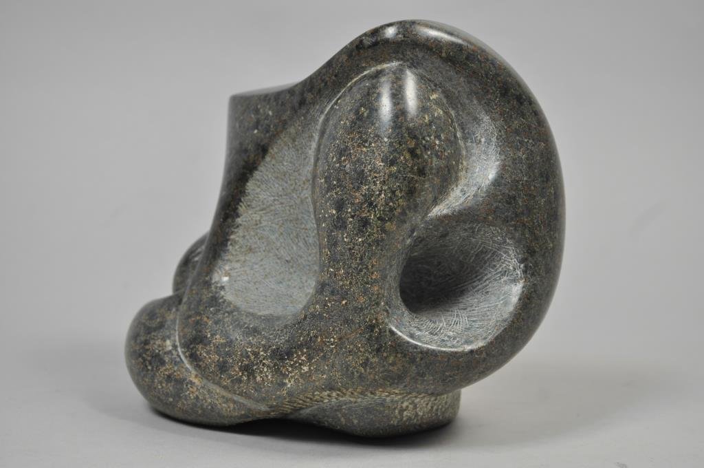 JOHN FARNHAM ( BRITISH - 1942 ) MARBLE SCULPTURE: "Farnham", 1986 Dark green marble stone, signed on the bottom Dimensions:H 6" x W 4 1/2" x L 7" Condition: overall very good condition, some surface scratching