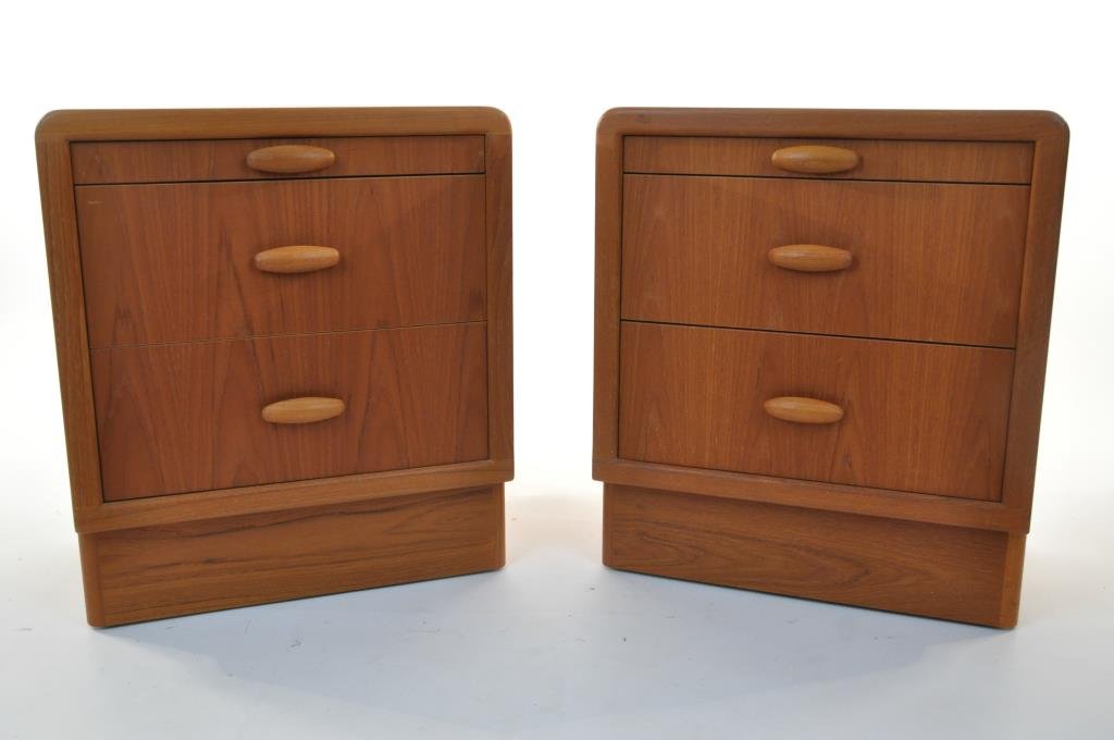 PAIR OF DANISH MODERN DRYLUND TEAK NIGHTSTANDS: Marked to back Measurement: 22.25" X 19.5" X 13.5" Condition: some surface scratching, overall very good