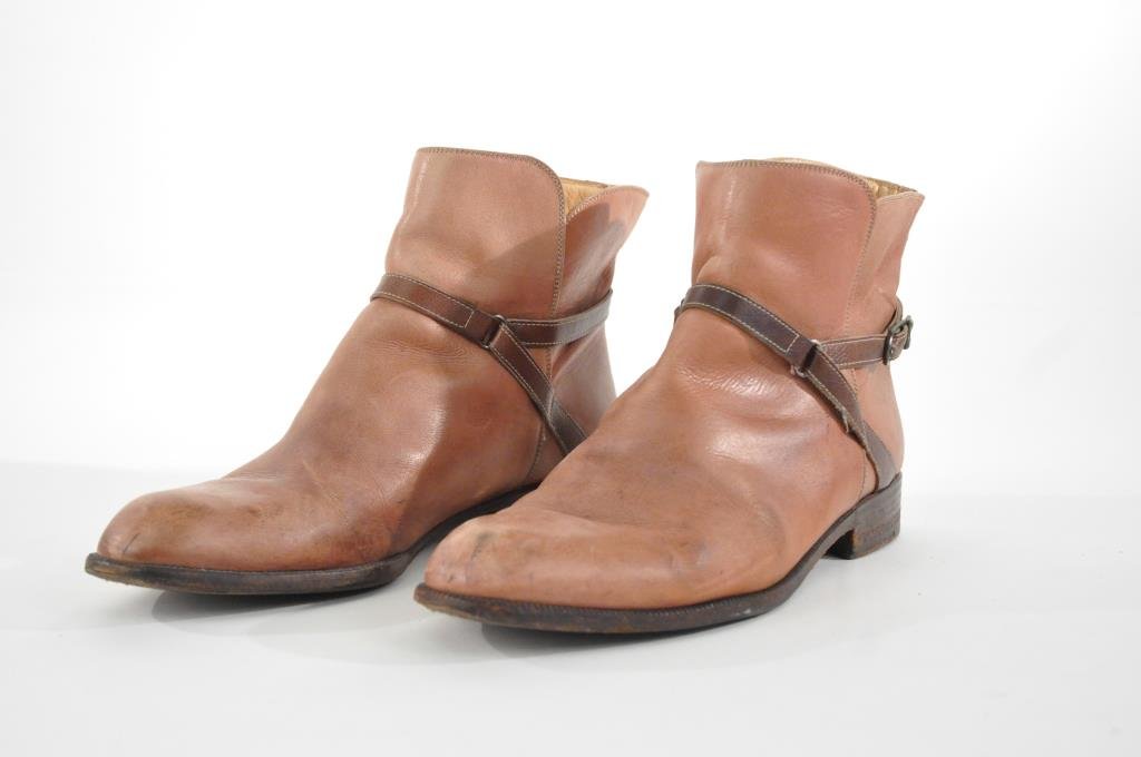 GUCCI BOOTS: Mens Size 44 Condition: scuffs to toe, creasing to leather, wear to sole