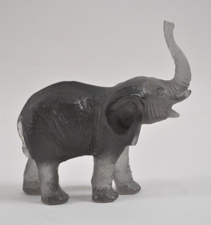 DAUM CRYSTAL ELEPHANT: Dimensions: H 5 3/4" x W 5 3/4" x D 2 1/2" Condition: Very Good