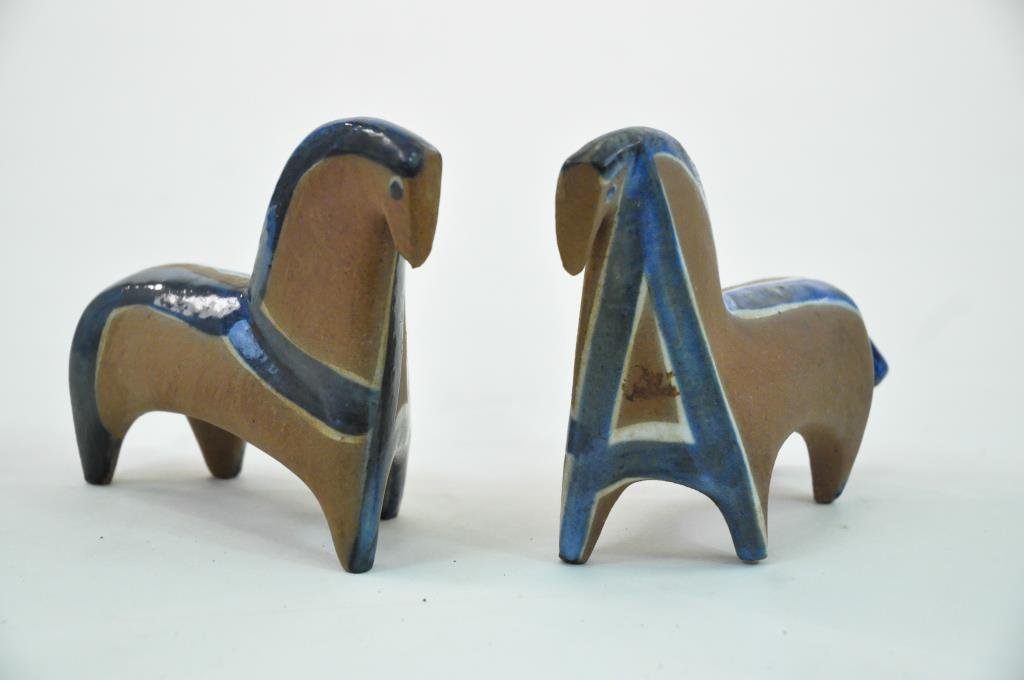 PAIR OF LISA LARSEN "LILLA ZOO" CERAMIC HORSES: Dimensions: H 4 x W 4 1/2" x D 1 3/4" Condition: overall very good, no apparent issues observed.