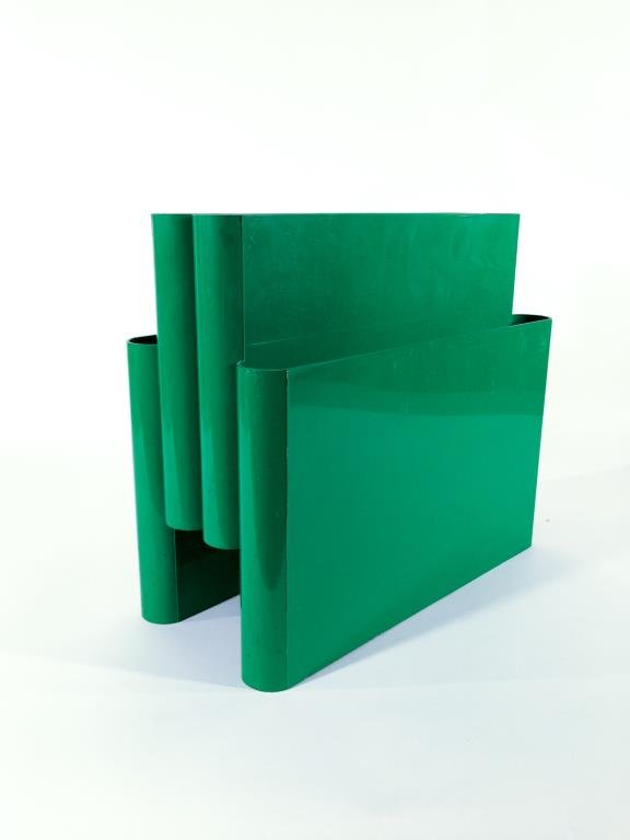MID-CENTURY KARTELL MAGAZINE STAND: Dimensions: H 13.5" x W 16" x D 7.5"Condition: Good condition, surface scratching