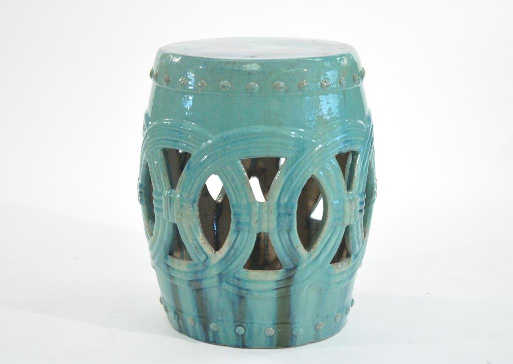 GREEN & BLUE CERAMIC GARDEN STOOL: Dimensions: H 20" x Diameter 15.5" Condition: Good.