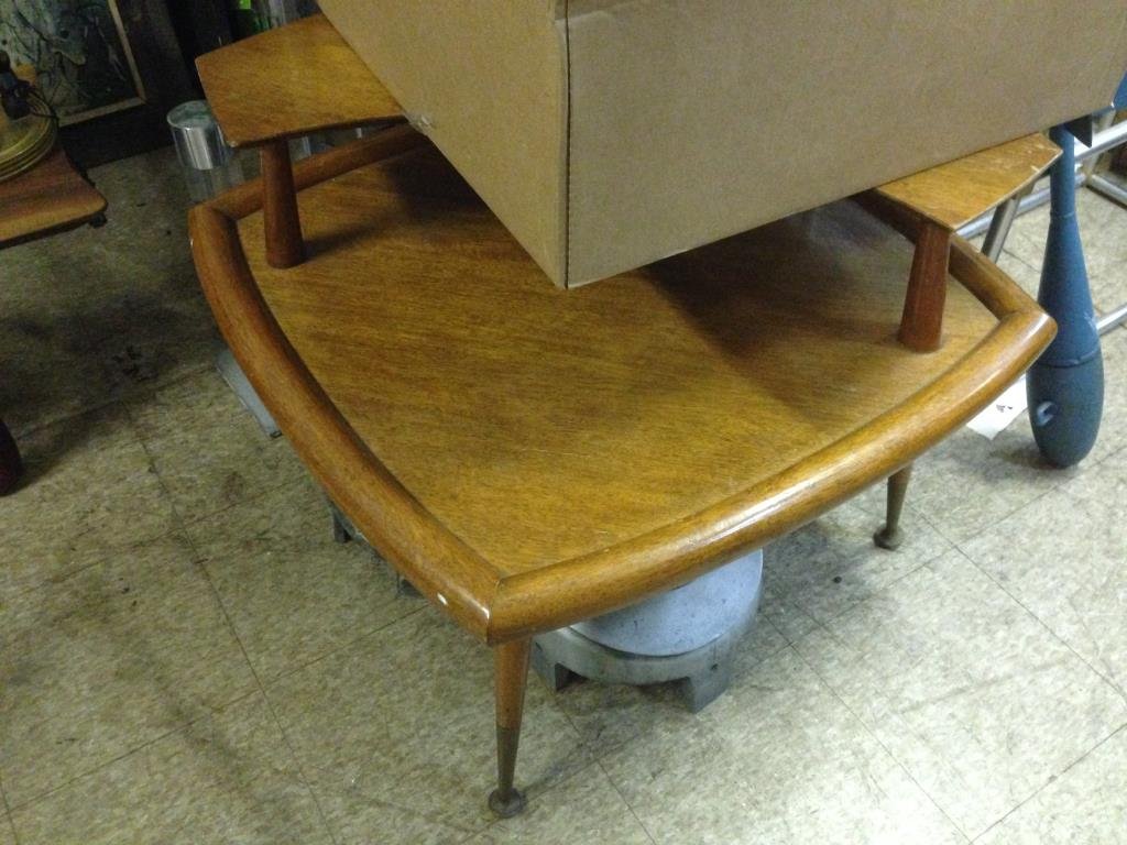 ROBS JOHN GIBBINGS TABLE: Dimensions: H 24.5" x W 34" x D 34"Condition: fairONSITE WAREHOUSE AUCTION, ITEMS MUST BE PICKED UP WITHIN 7 DAYS AFTER THE AUCTION, ALL ITEMS LEFT PAST THAT DAY WILL BE ABANDONED