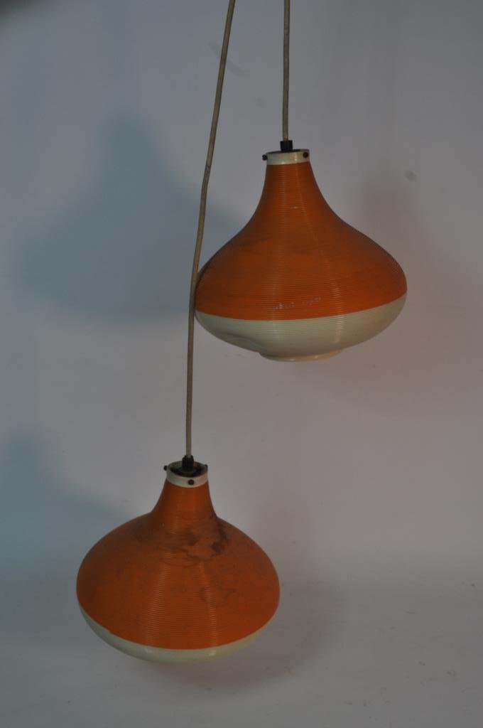 HEIFETZ ROTAFLEX HANGING PENDANT LAMPS: ONE FIXTURE WITH TWO HANGING LAMPSALAMPS ARE 10" DIAMETER ONE HAS DENTONSITE WAREHOUSE AUCTION, ITEMS MUST BE PICKED UP WITHIN 7 DAYS AFTER THE AUCTION, ALL ITEMS LEFT PAST THAT DAY WILL BE ABANDONED