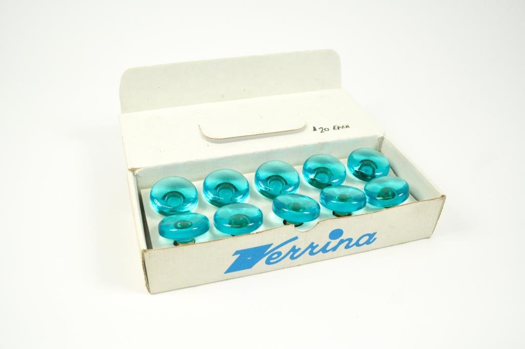 VERRINA SWEDEN BLUE GLASS DRAWER PULL SET: New, old stockDimensions: H 2" x W 9.75" x D 4"Condition: good, box shows some wear