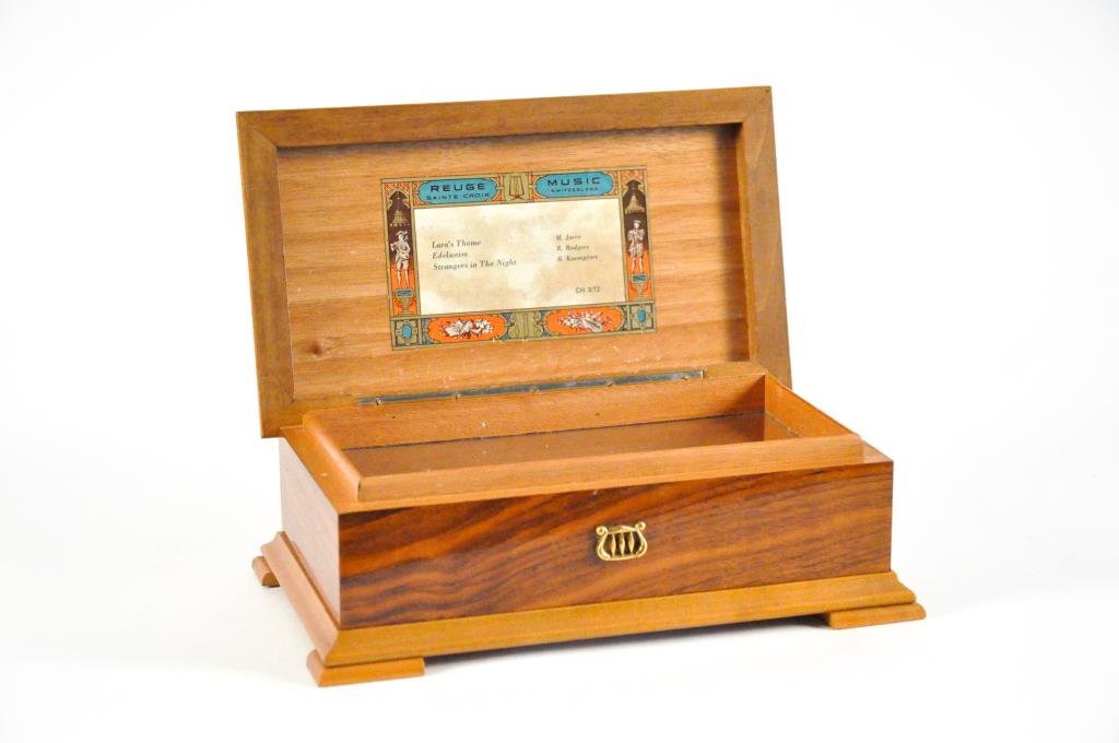 SWISS REUGE MUSIC BOX: Lara's Theme, Edelweiss, Strangers in the Night. Dimensions: L 9" X W 5.5"Condition: Not working, won't wind.