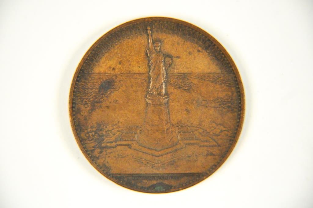 1876 UNITED STATES CENTENNIAL MEDAL: Struck by Cuivre. Signed Tasset. Inscribed In remembrance of the old friendship between the United States and France by public subscription amongst the citizens of booth nations 1776-1876. Commemorati