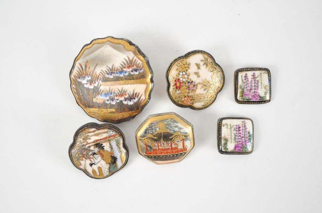 GROUPING OF JAPANESE ENAMELED BUTTONS: 5 Buttons, including some silver and brass backs. Dimensions: (Largest) 2" Diameter Condtion: Good.