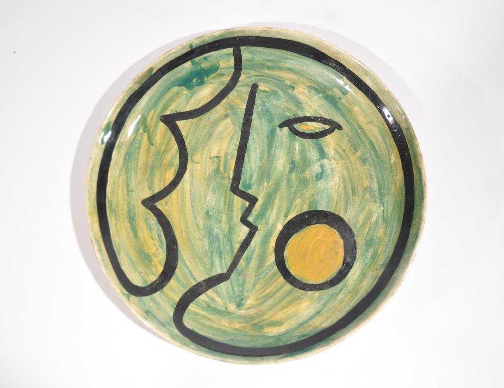 WILLIAM KENT (AMERICAN 1919 -2012) CERAMIC C. 1950: Untitled (a profile of a face), 1950 Hand painted glaze ceramic plate, signed on the back W. Kent,1950 with a unidentified symbol. Dimensions: D 9" Condition: hairline at bottom