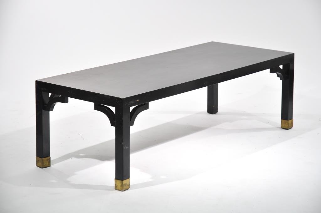 MASTERCRAFT STYLE COCKTAIL TABLE: Dimensions: H 18" x W 59.25" x D 24" Condition: Missing brass leg cover.