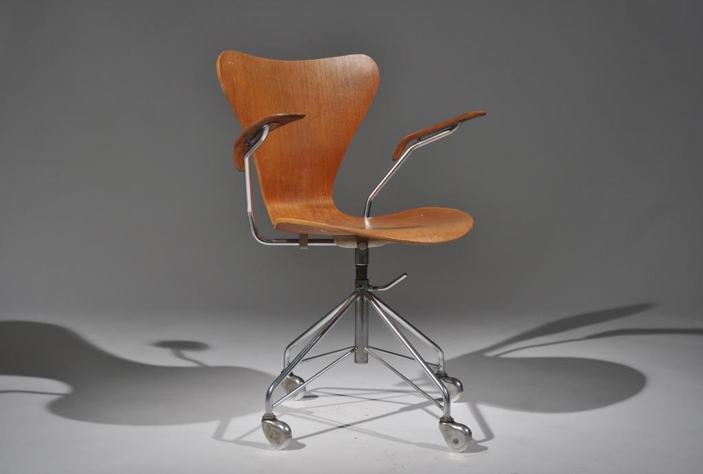ARNE JACOBSEN SWIVEL DESK CHAIR: With Danish label, model 3217Dimensions: H32" x W 25.5" x D 17"Condition: Paint marks, small chips to veneer, uneven finish, some pitting