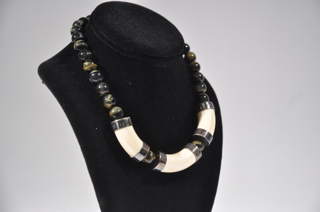 CATS EYE & BONE NECKLACE: Dimensions: L 19" Condition: Good