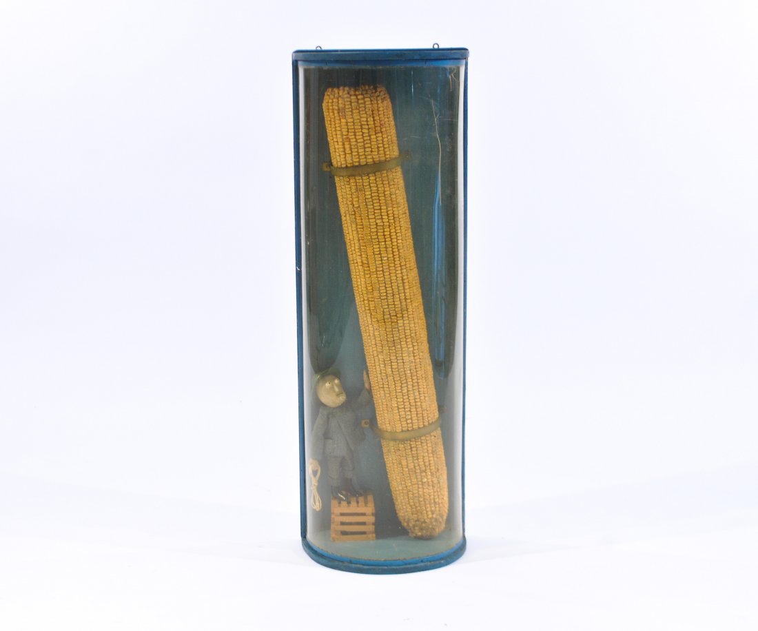 HUGE CORN COB IN DISPLAY: Dimensions : H 31.25" x W 10.5" x D 7.5"Condition: good, some cracks and discoloration to plastic casing