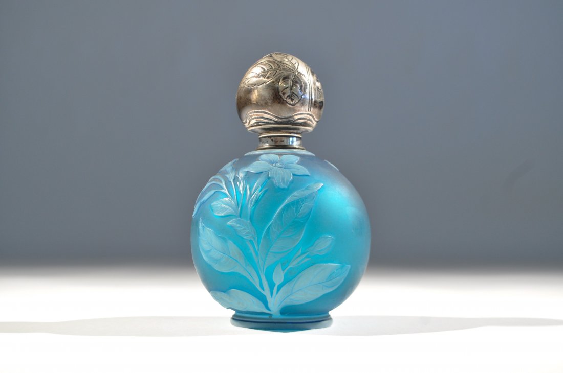 WEBB CAMEO GLASS COLOGNE WITH GORHAM STERLING TOP: White to blue cameo glass with flowers and foliage. Attributed to Thomas Webb & Sons but unsigned. Sterling silver top, England,19th Century.Dimension: H 6" (with top) x W 4"Condition: Contains one in