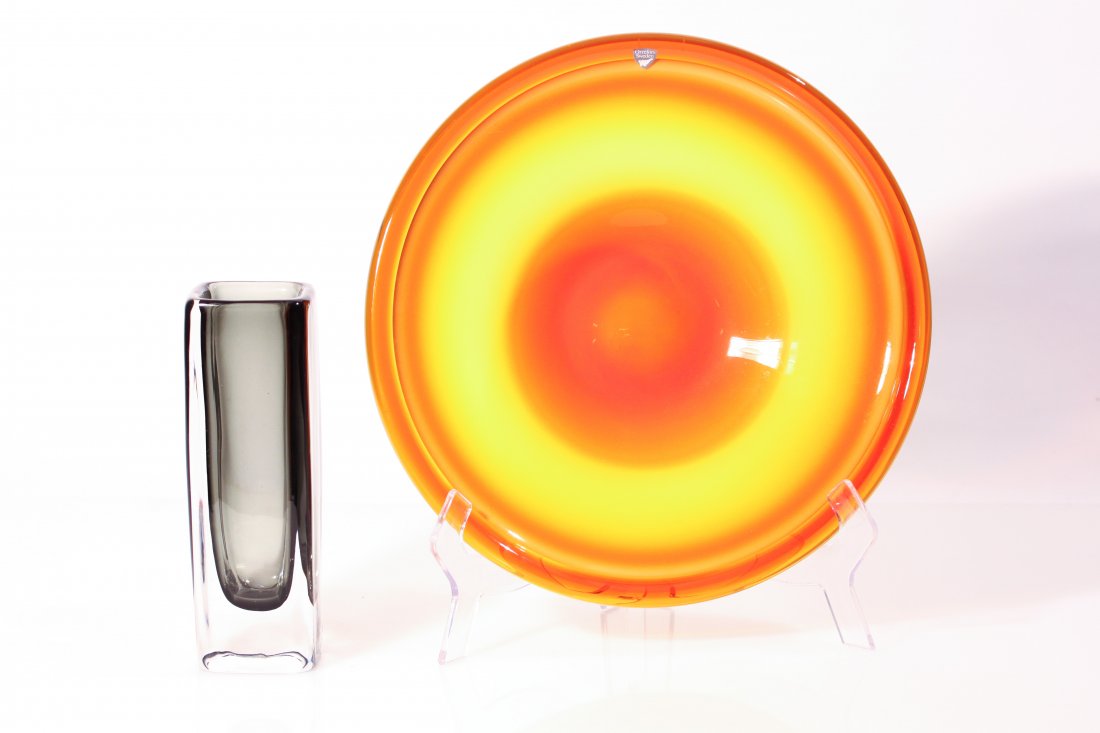 ORREFORS GROUPING INCL SOMMERSO DUSK & CASED GLASS: Orrefors Swedish cased glass bowl, 1960s with applied paper label & Offefors art glass "Sommeroso Dusk" Vase by Nils Landberg, 1950's with engraved Orrefors N.U. 3736Dimensions: Bowl: D 11.25" Vase: H