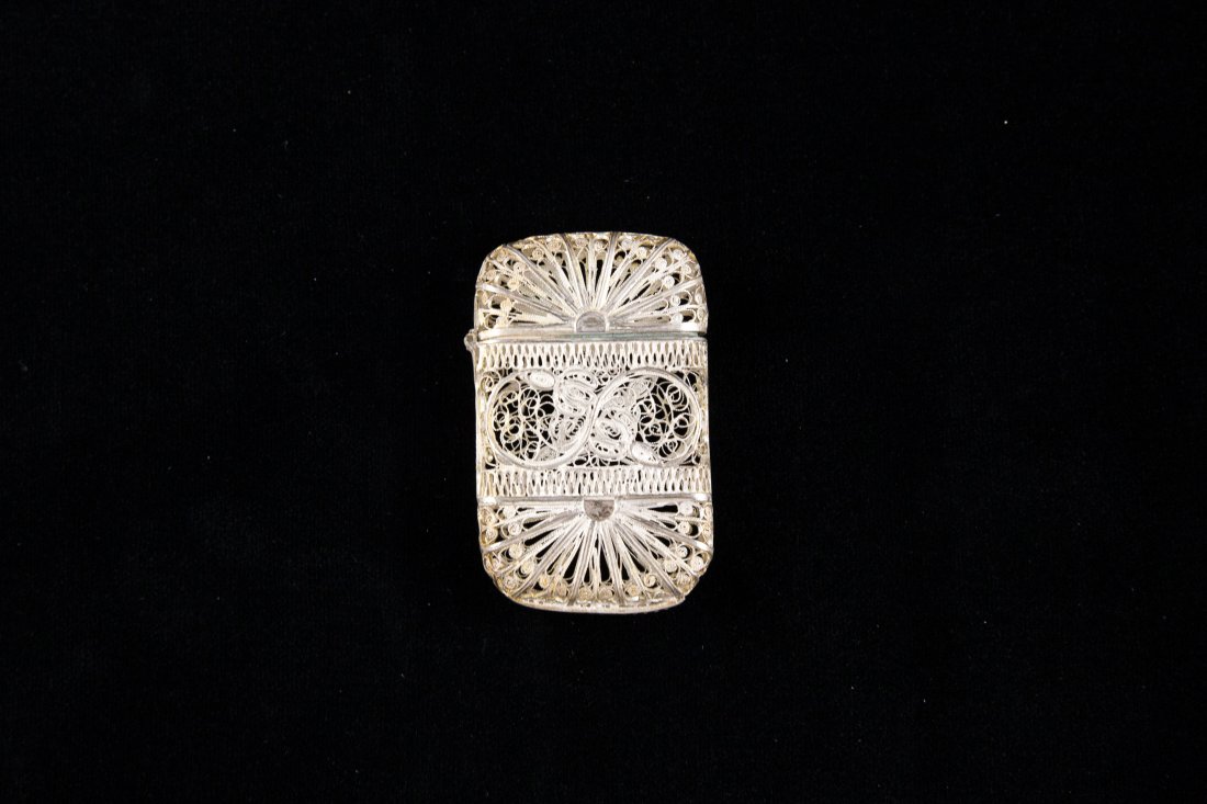 STERLING SILVER FILIGREE MATCH SAFE: Dimensions: L 2.25" x W 1.25"Total Weight: 0.63 oztCondition: Good