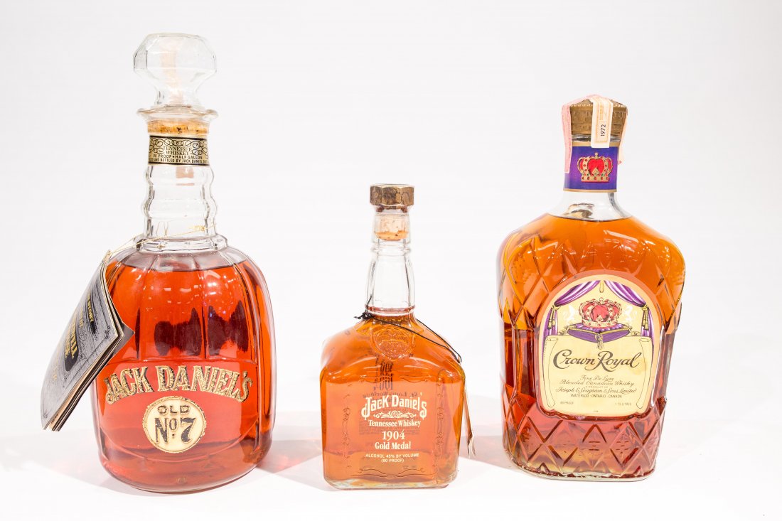 VINTAGE JACK DANIELS WHISKEY BOTTELS ETC: Three unopened bottles of Jack Daniels No.7 old, Jack Daniels Tennessee, Whiskey 1904 Gold MedalCondition: good