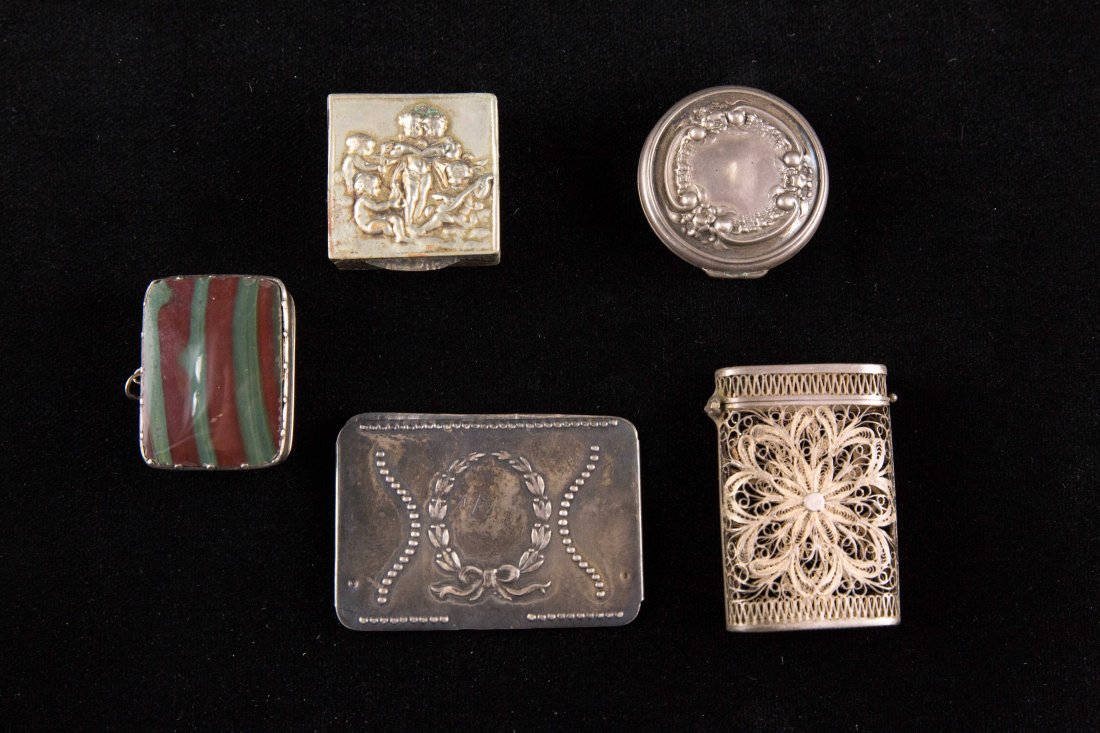GROUPING OF STERLING SILVER BOXES ETC: Including sterling and agate vinaigrette, small Art Nouveau sterling silver pill box, sterling sliding case, non silver etched and embossed box (marked Italy) and sterling silver filigree match safe. 