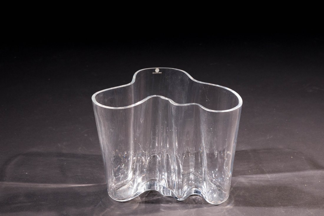 ALVAR AALTO GLASS VASE: Incised Alvar Aalto to bottom, with Iitala label to rimDimensions: H 6.5" x W 8.5" x D 7"Condition: good