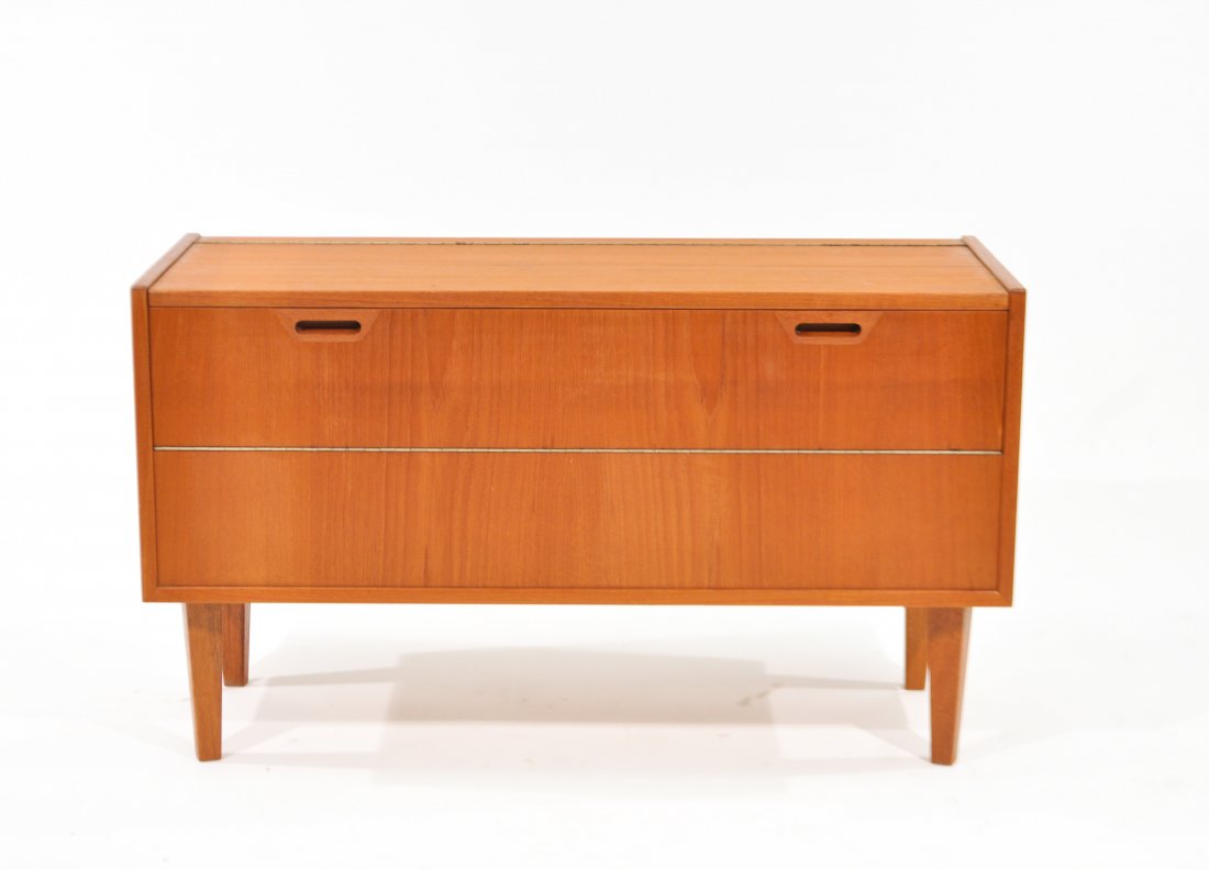 MID-CENTURY DANISH BLANKET CHEST: Dimensions: H 23" x W 39.5" x D 16"Condition: overall good and clean, small dig to top