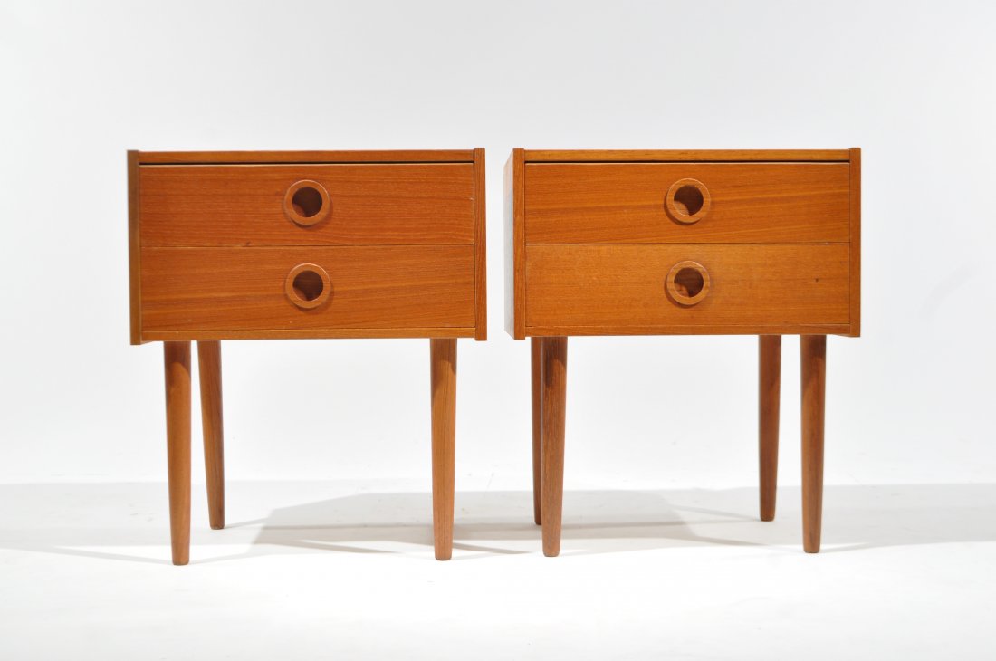 PAIR OF DANISH TEAK SIDE TABLES: Dimensions: H 19" x W 16" x D 11.5"Condition: good