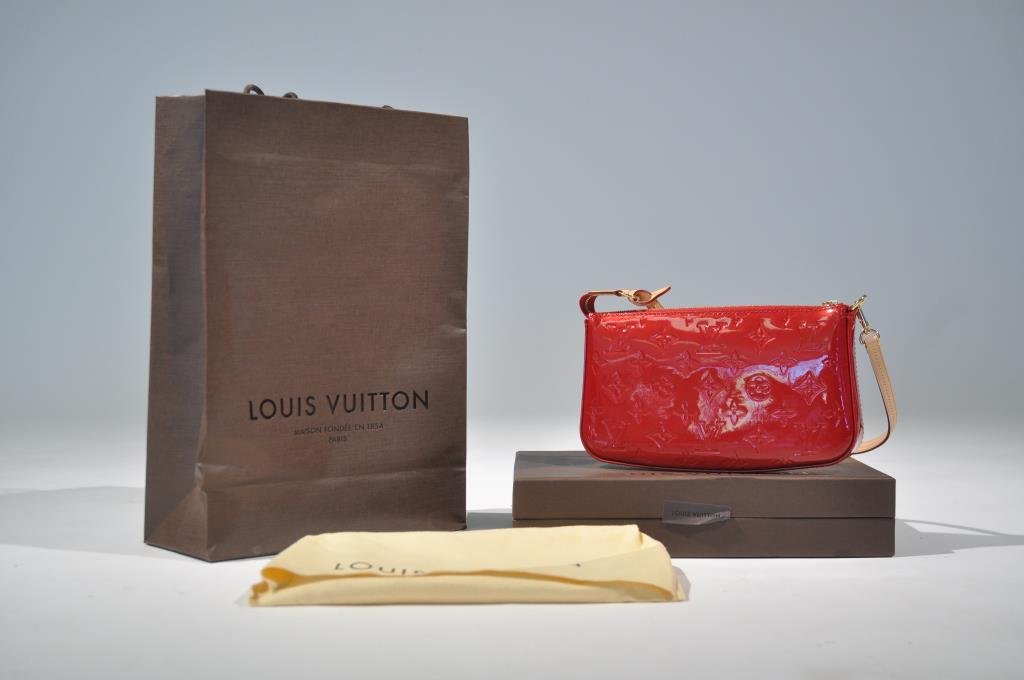 LOUIS VUITTON POCHETTE ACCESSOIRES VERNIS MONOGRAM (1 of 9)