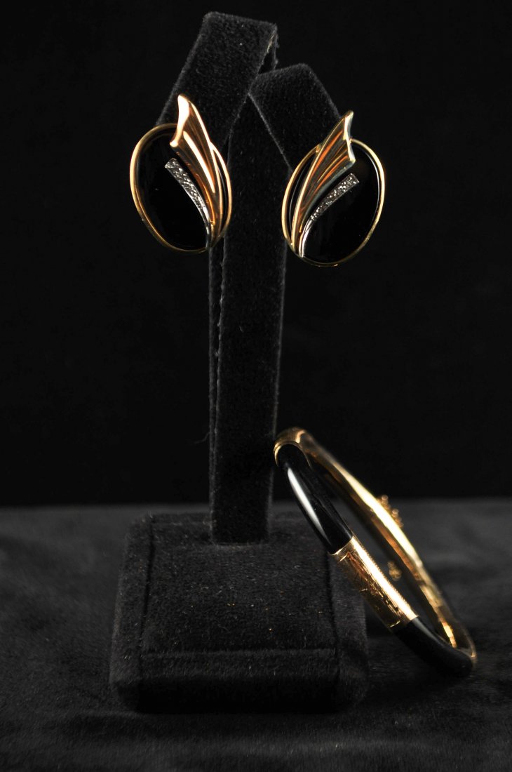 GOLD AND ONYX EARRINGS AND BRACELET (1 of 7)