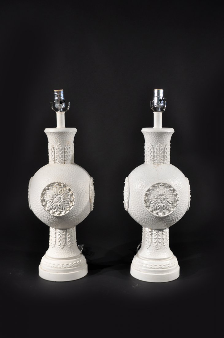 PAIR OF WHITE PLASTER TABLE LAMPS (1 of 9)