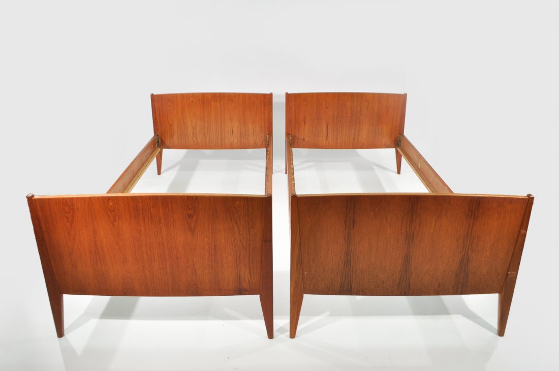 PAIR OF DANISH MODERN TEAK GUESTBEDS (1 of 10)