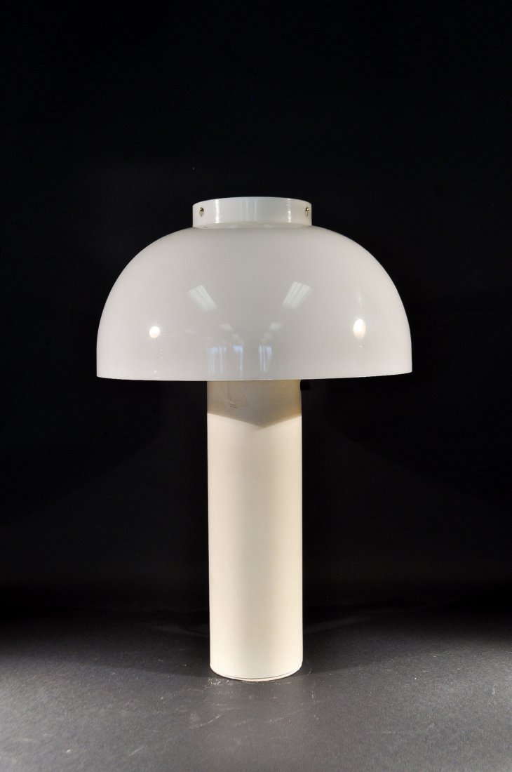 MID-CENTURY LIGHTOLIER TABLE LAMP: Dimensions: H 18" x Diameter 12" Condition: good, missing finials to hold shade on, some scuffs