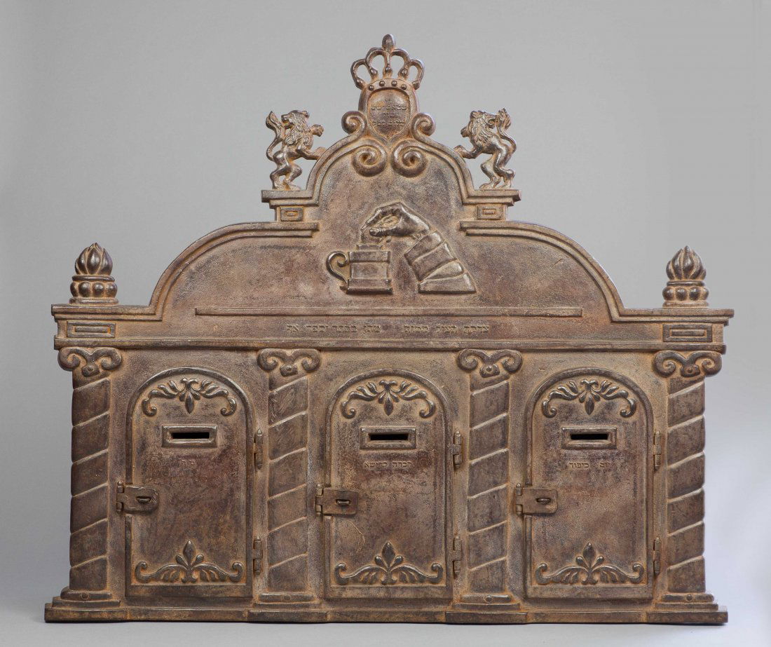 POLISH SYNAGOGUE CAST IRON CHARITY BOX (1 of 5)